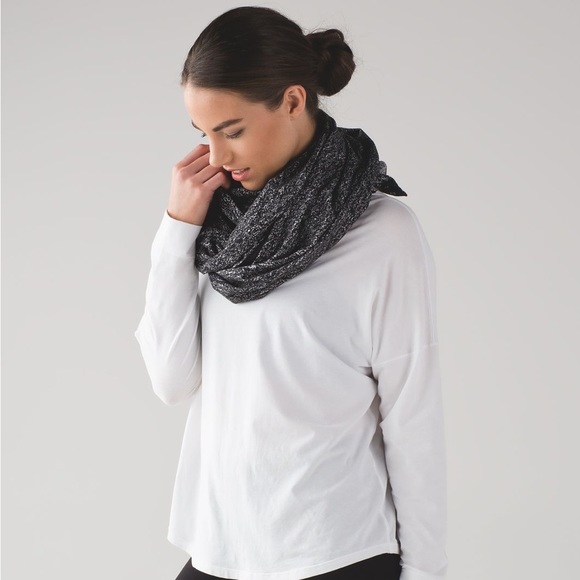 Lululemon Scarf Vinyasa Black And White 1523 - Picture 7 of 7